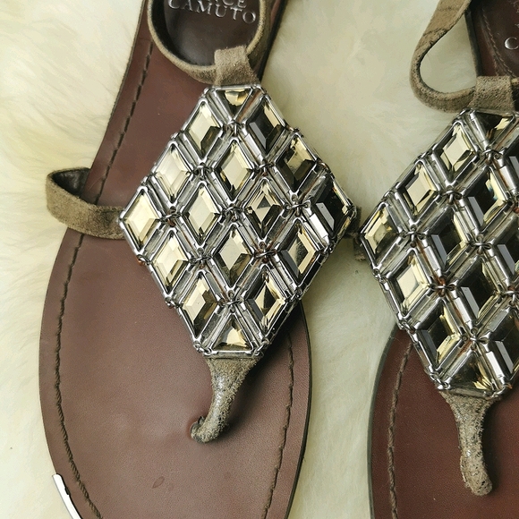 New Vince Camuto Sandals - Picture 4 of 7
